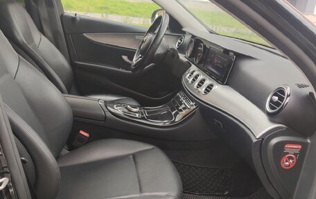 Mercedes-Benz E-Класс, 2019 год, 2 300 000 рублей, 12 фотография