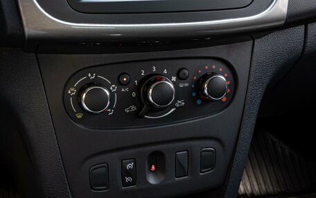 Renault Sandero II рестайлинг, 2017 год, 998 000 рублей, 13 фотография
