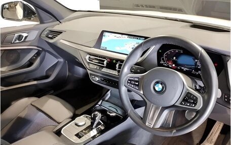 BMW 1 серия, 2023 год, 1 990 000 рублей, 13 фотография
