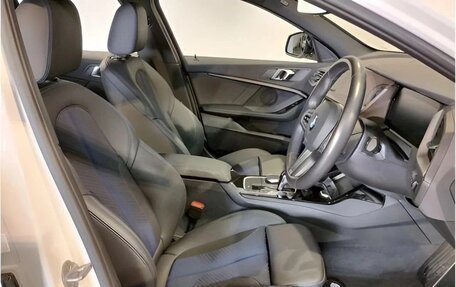 BMW 1 серия, 2023 год, 1 990 000 рублей, 12 фотография