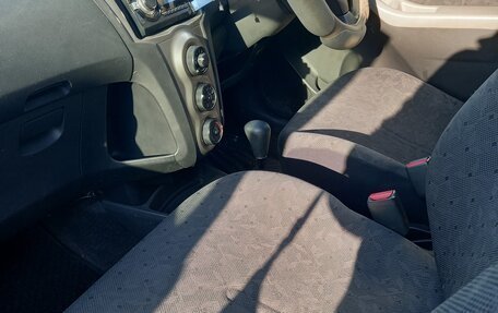 Toyota Vitz, 2010 год, 650 000 рублей, 7 фотография