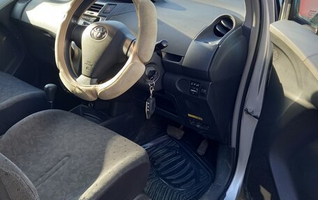 Toyota Vitz, 2010 год, 650 000 рублей, 3 фотография