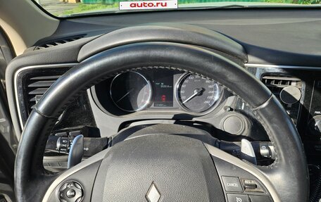 Mitsubishi Outlander III рестайлинг 3, 2014 год, 1 610 000 рублей, 4 фотография