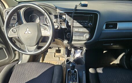 Mitsubishi Outlander III рестайлинг 3, 2014 год, 1 610 000 рублей, 5 фотография
