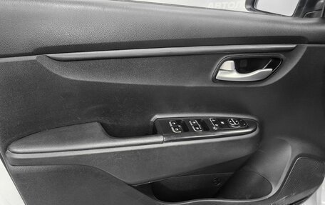 KIA Rio IV, 2018 год, 1 065 000 рублей, 21 фотография