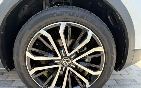 Volkswagen T-Roc I, 2022 год, 1 700 000 рублей, 15 фотография