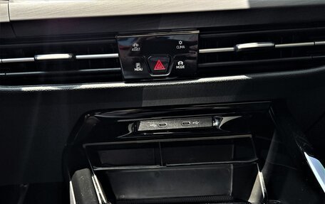 Volkswagen Golf VIII, 2024 год, 3 240 000 рублей, 12 фотография