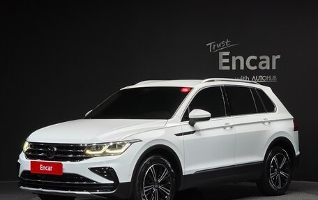 Volkswagen Tiguan II, 2022 год, 3 440 000 рублей, 1 фотография