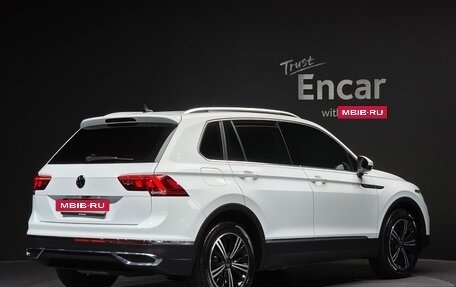 Volkswagen Tiguan II, 2022 год, 3 440 000 рублей, 2 фотография