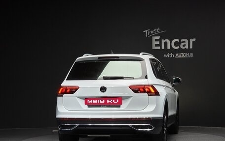Volkswagen Tiguan II, 2022 год, 3 440 000 рублей, 4 фотография