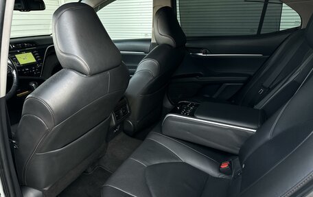 Toyota Camry, 2018 год, 2 215 000 рублей, 10 фотография