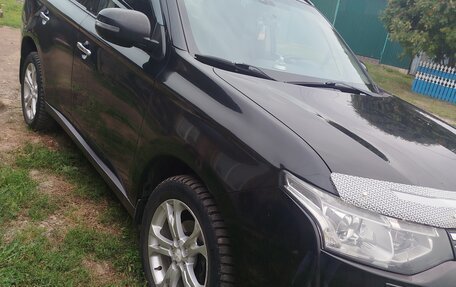 Mitsubishi Outlander III рестайлинг 3, 2012 год, 1 400 000 рублей, 2 фотография