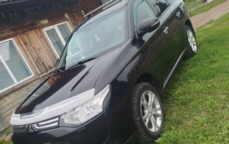 Mitsubishi Outlander III рестайлинг 3, 2012 год, 1 400 000 рублей, 4 фотография