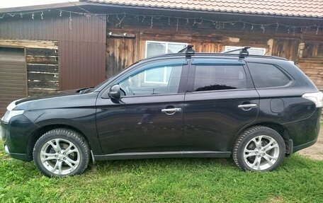 Mitsubishi Outlander III рестайлинг 3, 2012 год, 1 400 000 рублей, 5 фотография