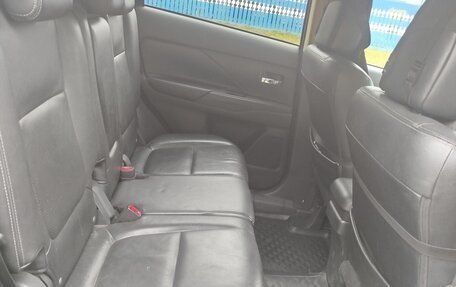 Mitsubishi Outlander III рестайлинг 3, 2012 год, 1 400 000 рублей, 9 фотография