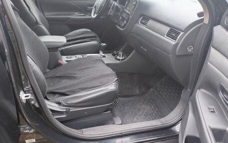 Mitsubishi Outlander III рестайлинг 3, 2012 год, 1 400 000 рублей, 3 фотография