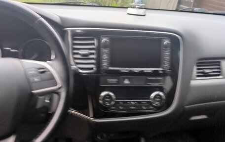Mitsubishi Outlander III рестайлинг 3, 2012 год, 1 400 000 рублей, 11 фотография