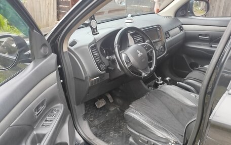 Mitsubishi Outlander III рестайлинг 3, 2012 год, 1 400 000 рублей, 13 фотография