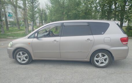 Toyota Ipsum II, 2001 год, 550 000 рублей, 2 фотография