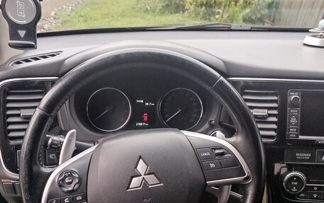 Mitsubishi Outlander III рестайлинг 3, 2012 год, 1 400 000 рублей, 12 фотография