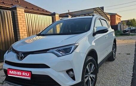 Toyota RAV4, 2017 год, 2 140 000 рублей, 1 фотография