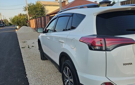 Toyota RAV4, 2017 год, 2 140 000 рублей, 3 фотография
