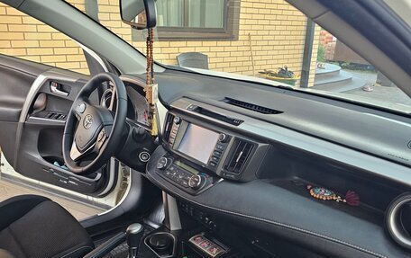 Toyota RAV4, 2017 год, 2 140 000 рублей, 12 фотография