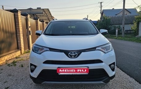 Toyota RAV4, 2017 год, 2 140 000 рублей, 6 фотография