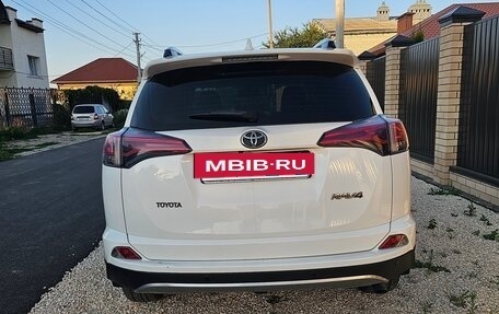 Toyota RAV4, 2017 год, 2 140 000 рублей, 2 фотография