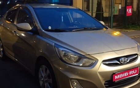 Hyundai Solaris II рестайлинг, 2011 год, 560 000 рублей, 3 фотография