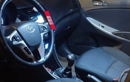 Hyundai Solaris II рестайлинг, 2011 год, 560 000 рублей, 5 фотография
