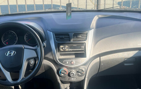 Hyundai Solaris II рестайлинг, 2013 год, 750 000 рублей, 12 фотография