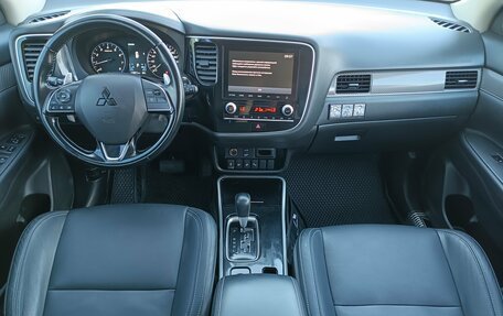 Mitsubishi Outlander III рестайлинг 3, 2021 год, 2 730 000 рублей, 3 фотография