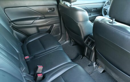 Mitsubishi Outlander III рестайлинг 3, 2021 год, 2 730 000 рублей, 12 фотография