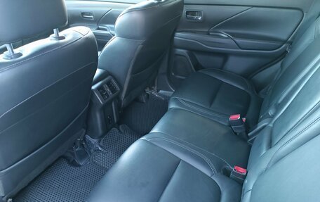 Mitsubishi Outlander III рестайлинг 3, 2021 год, 2 730 000 рублей, 11 фотография