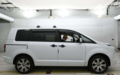Mitsubishi Delica D:5 I, 2022 год, 2 650 007 рублей, 3 фотография