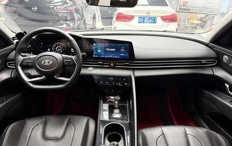 Hyundai Elantra, 2022 год, 1 350 000 рублей, 10 фотография