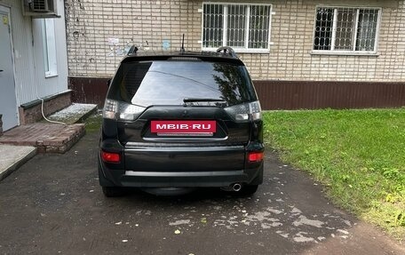 Mitsubishi Outlander III рестайлинг 3, 2011 год, 1 350 000 рублей, 2 фотография