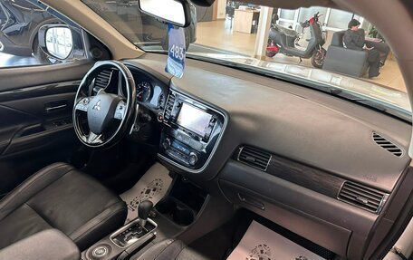 Mitsubishi Outlander III рестайлинг 3, 2016 год, 2 479 000 рублей, 13 фотография