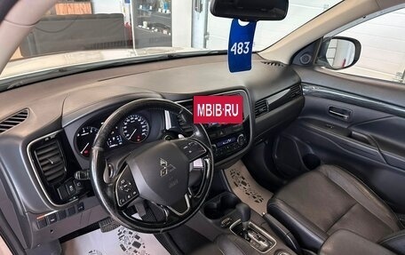 Mitsubishi Outlander III рестайлинг 3, 2016 год, 2 479 000 рублей, 11 фотография
