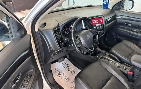 Mitsubishi Outlander III рестайлинг 3, 2016 год, 2 479 000 рублей, 10 фотография