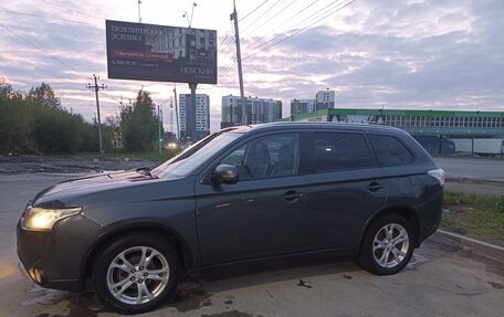 Mitsubishi Outlander III рестайлинг 3, 2014 год, 1 420 000 рублей, 2 фотография