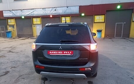 Mitsubishi Outlander III рестайлинг 3, 2014 год, 1 420 000 рублей, 3 фотография