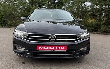 Volkswagen Passat B8 рестайлинг, 2021 год, 2 090 000 рублей, 2 фотография