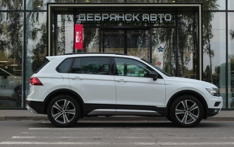 Volkswagen Tiguan II, 2019 год, 2 895 000 рублей, 4 фотография