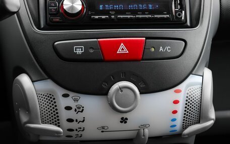 Peugeot 107 I рестайлинг, 2011 год, 599 000 рублей, 13 фотография