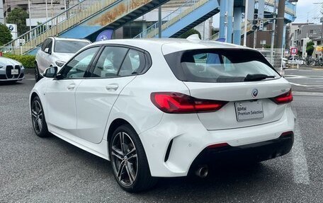 BMW 1 серия, 2022 год, 1 420 000 рублей, 5 фотография