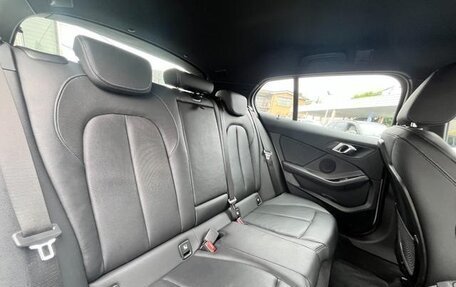 BMW 1 серия, 2022 год, 1 420 000 рублей, 10 фотография