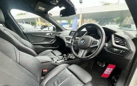 BMW 1 серия, 2022 год, 1 420 000 рублей, 8 фотография