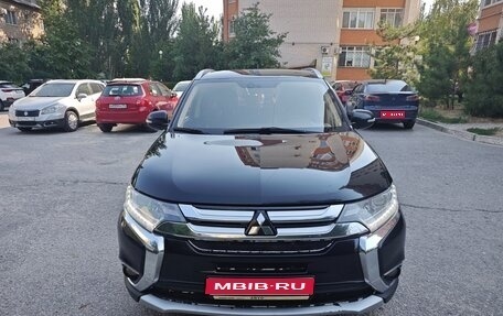 Mitsubishi Outlander III рестайлинг 3, 2015 год, 1 800 000 рублей, 1 фотография